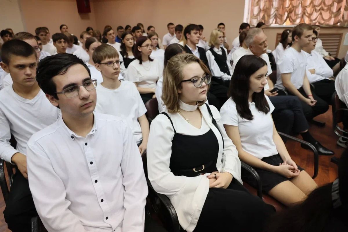 Вениамин Кондратьев: На встрече со студентами техникума обсудили, как им успешнее реализовать себя в профессии Вениамин Кондратьев: На встрече со студентами техникума обсудили, как им успешнее реализовать себя в профессии
