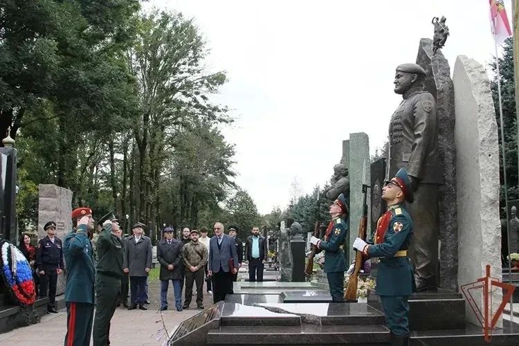 В Северной Осетии открыли памятник Герою России Марату Тибилову В Северной Осетии открыли памятник Герою России Марату Тибилову