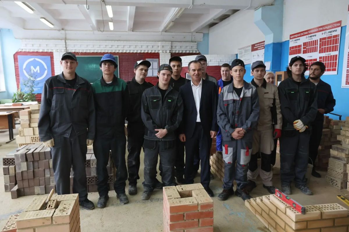 Вениамин Кондратьев осмотрел производственные площадки Армавирского индустриально-строительного техникума Вениамин Кондратьев осмотрел производственные площадки Армавирского индустриально-строительного техникума