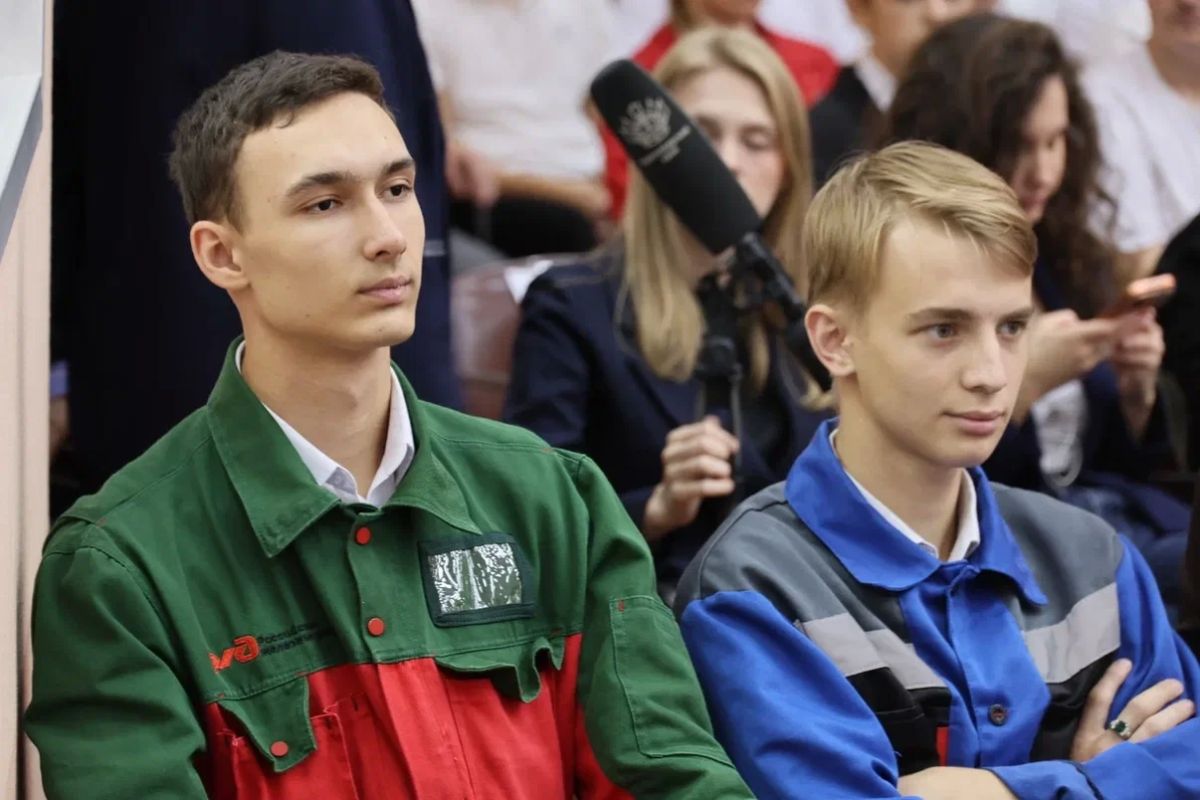 Вениамин Кондратьев: На встрече со студентами техникума обсудили, как им успешнее реализовать себя в профессии Вениамин Кондратьев: На встрече со студентами техникума обсудили, как им успешнее реализовать себя в профессии