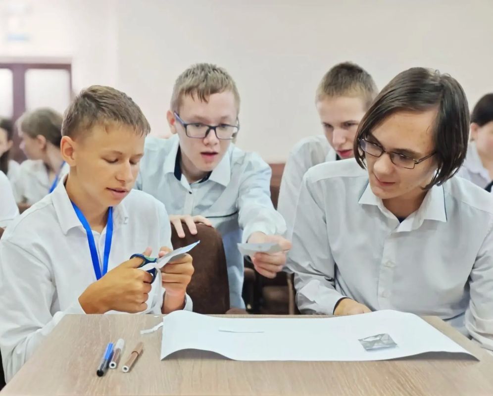 Донбасс с нами! Навсегда!. Четыре года назад, 30 сентября, в Георгиевском зале Кремля были подписаны исторические документы, навсегда изменившие судьбы миллионов людей Донбасс с нами! Навсегда!. Четыре года назад, 30 сентября, в Георгиевском зале Кремля были подписаны исторические документы, навсегда изменившие судьбы миллионов людей