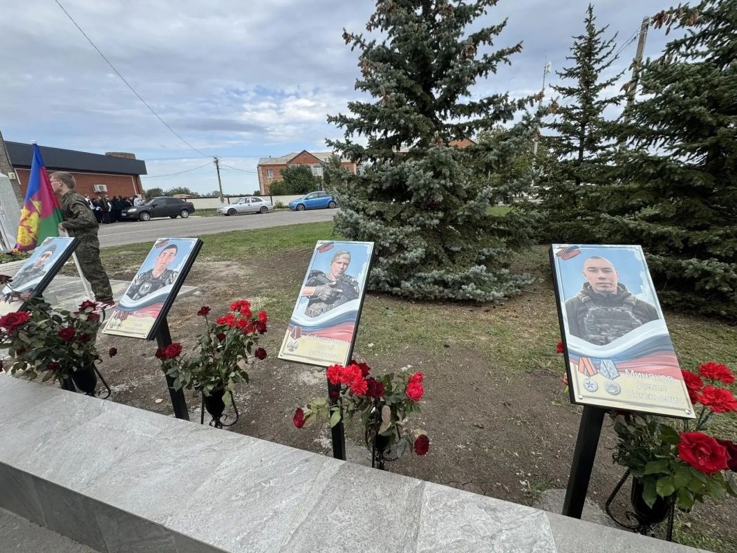 В Воронцовке и Кухаривке Ейского района состоялось торжественное открытие Аллеи памяти — святого места, призванного навечно сохранить имена героев В Воронцовке и Кухаривке Ейского района состоялось торжественное открытие Аллеи памяти — святого места, призванного навечно сохранить имена героев