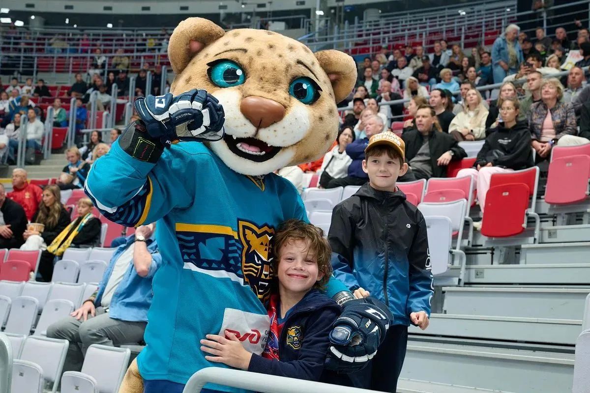 Глава Сочи Андрей Прошунин дал старт домашнему матчу ХК «Сочи» Глава Сочи Андрей Прошунин дал старт домашнему матчу ХК «Сочи»