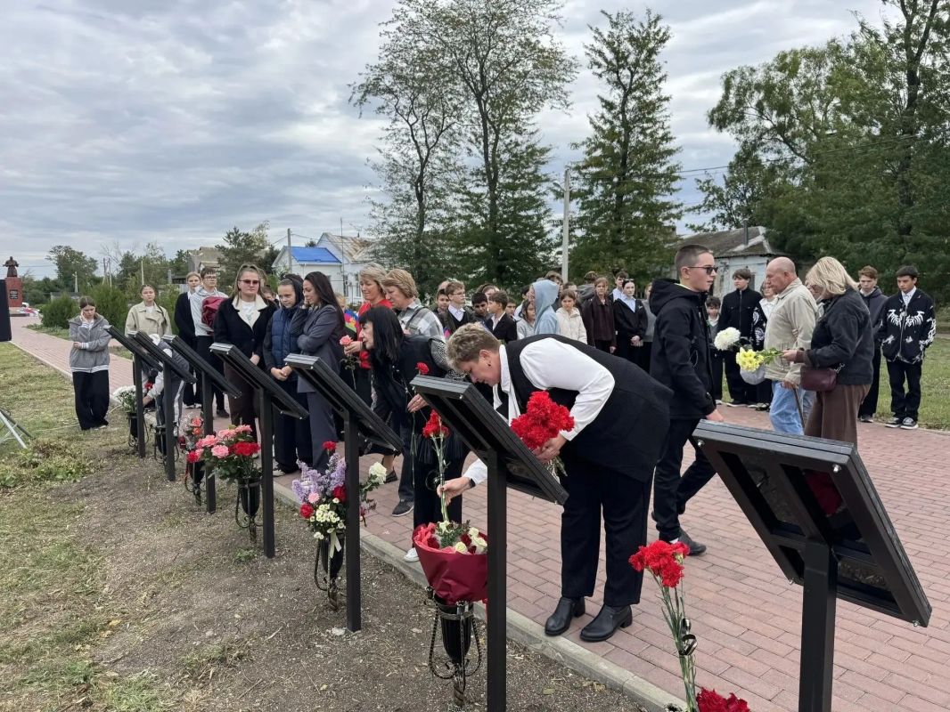 В Воронцовке и Кухаривке Ейского района состоялось торжественное открытие Аллеи памяти — святого места, призванного навечно сохранить имена героев В Воронцовке и Кухаривке Ейского района состоялось торжественное открытие Аллеи памяти — святого места, призванного навечно сохранить имена героев