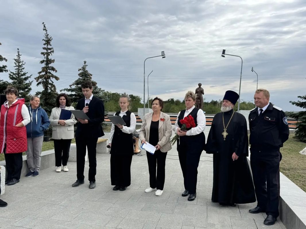 В Воронцовке и Кухаривке Ейского района состоялось торжественное открытие Аллеи памяти — святого места, призванного навечно сохранить имена героев В Воронцовке и Кухаривке Ейского района состоялось торжественное открытие Аллеи памяти — святого места, призванного навечно сохранить имена героев