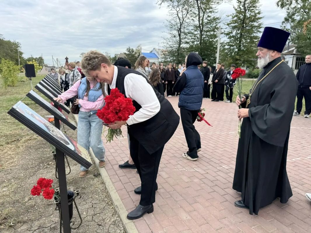 В Воронцовке и Кухаривке Ейского района состоялось торжественное открытие Аллеи памяти — святого места, призванного навечно сохранить имена героев В Воронцовке и Кухаривке Ейского района состоялось торжественное открытие Аллеи памяти — святого места, призванного навечно сохранить имена героев