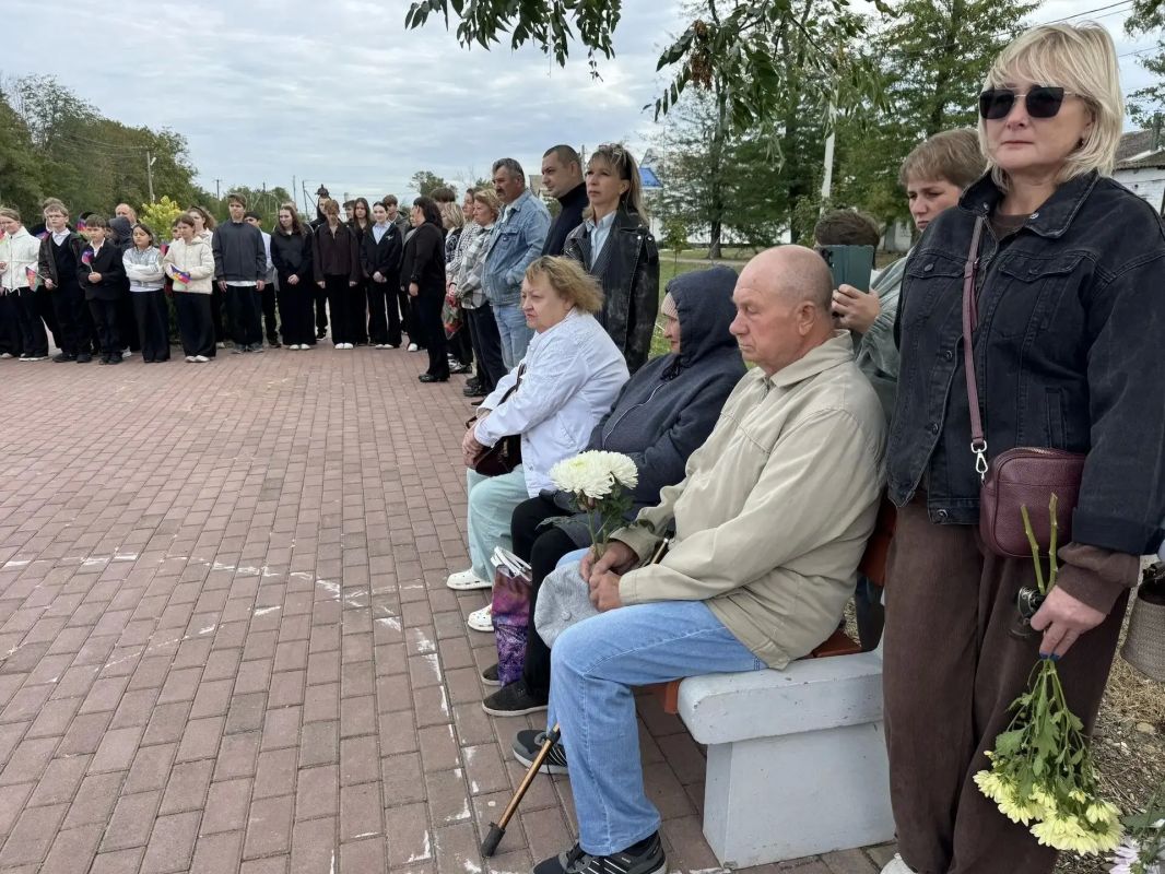 В Воронцовке и Кухаривке Ейского района состоялось торжественное открытие Аллеи памяти — святого места, призванного навечно сохранить имена героев В Воронцовке и Кухаривке Ейского района состоялось торжественное открытие Аллеи памяти — святого места, призванного навечно сохранить имена героев
