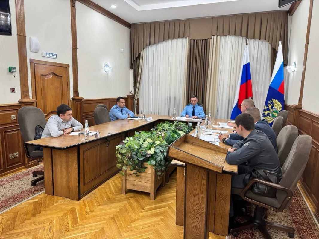 Под председательством первого заместителя прокурора края Александра Трухина проведено заседание межведомственной рабочей группы в сфере экологии по вопросам эксплуатации, оформления и регулирования ГТС и...