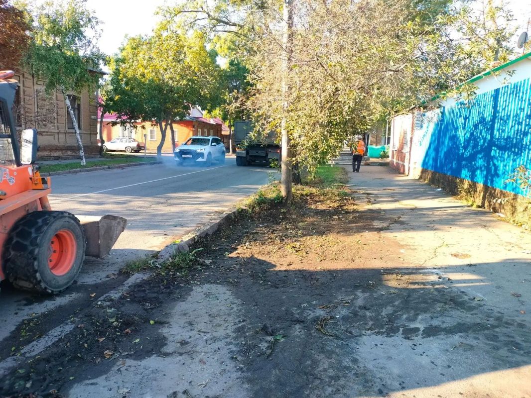 В ежедневной заботе о чистоте городских территорий у ейских коммунальщиков не стала исключением и сегодняшняя пятница В ежедневной заботе о чистоте городских территорий у ейских коммунальщиков не стала исключением и сегодняшняя пятница