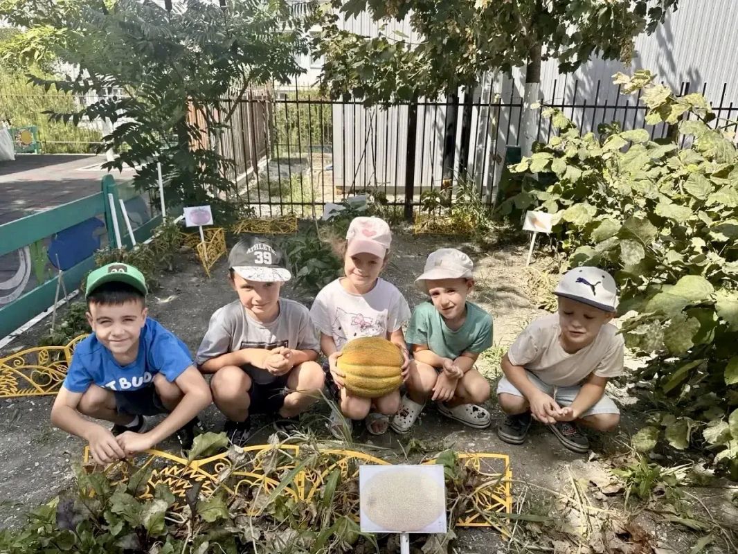 Воспитанники детского сада «Золотая рыбка» - юные садоводы Воспитанники детского сада «Золотая рыбка» - юные садоводы