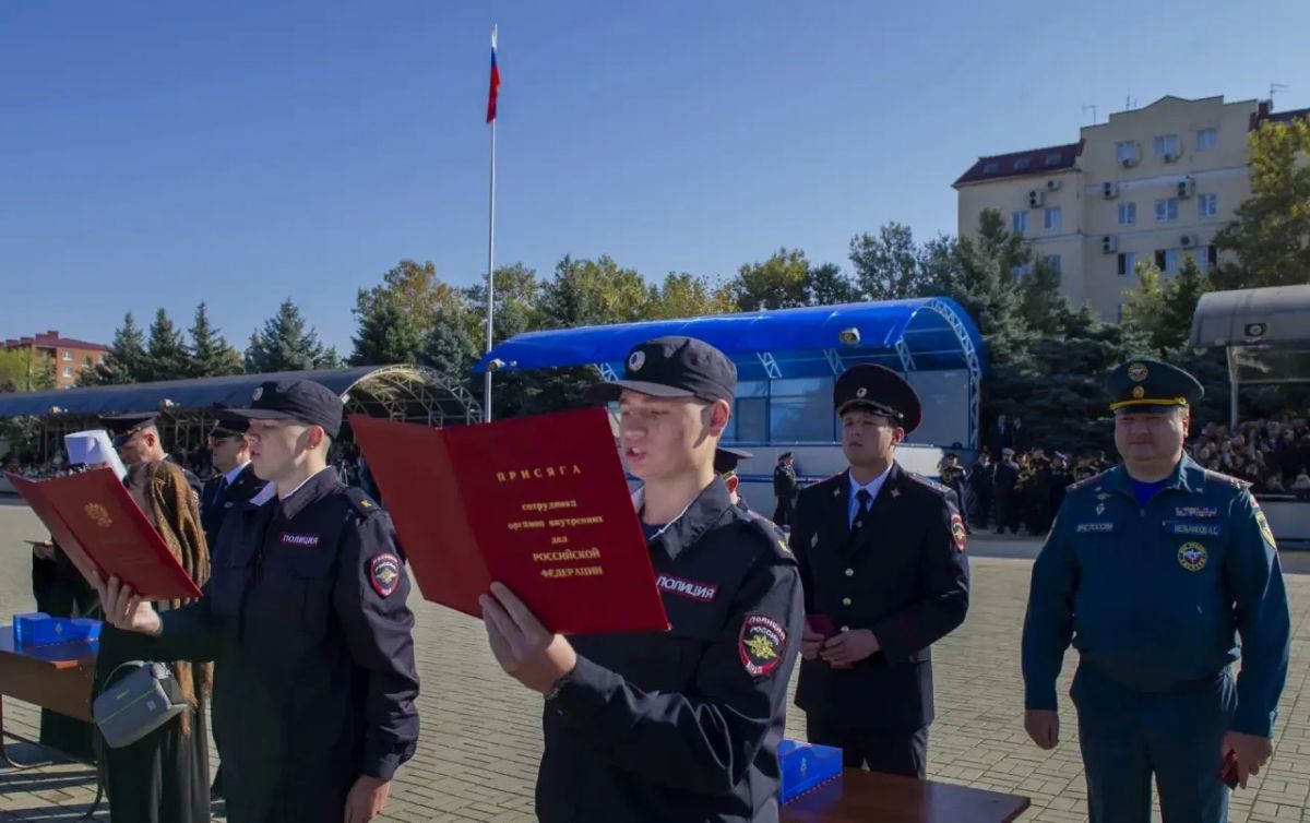 Руководство Главного управления стало почетными гостями на торжественной церемонии принятия присяги в Краснодарском университете МВД России Руководство Главного управления стало почетными гостями на торжественной церемонии принятия присяги в Краснодарском университете МВД России