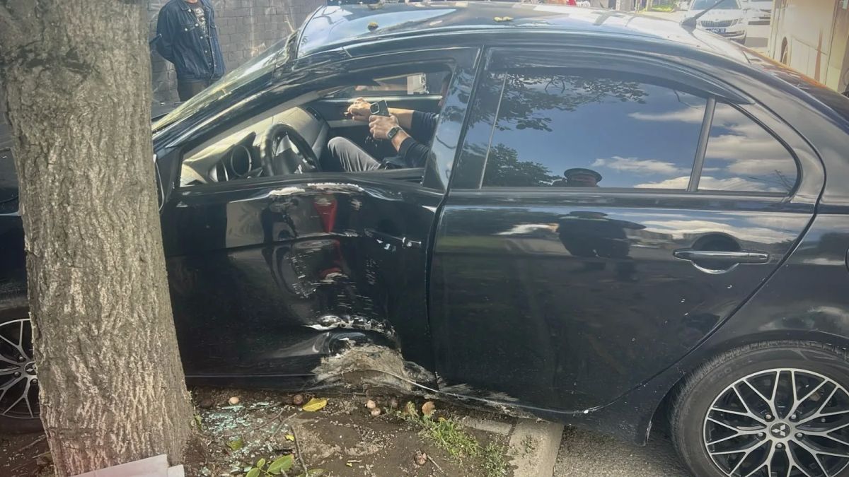 Сегодня в 9:40 на перекрёстке улиц Уральской и Волжской произошла авария с участием двух автомобилей Сегодня в 9:40 на перекрёстке улиц Уральской и Волжской произошла авария с участием двух автомобилей