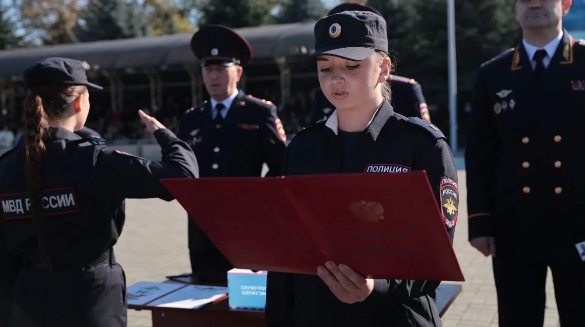 В Краснодарском университете МВД России курсанты приняли присягу В Краснодарском университете МВД России курсанты приняли присягу