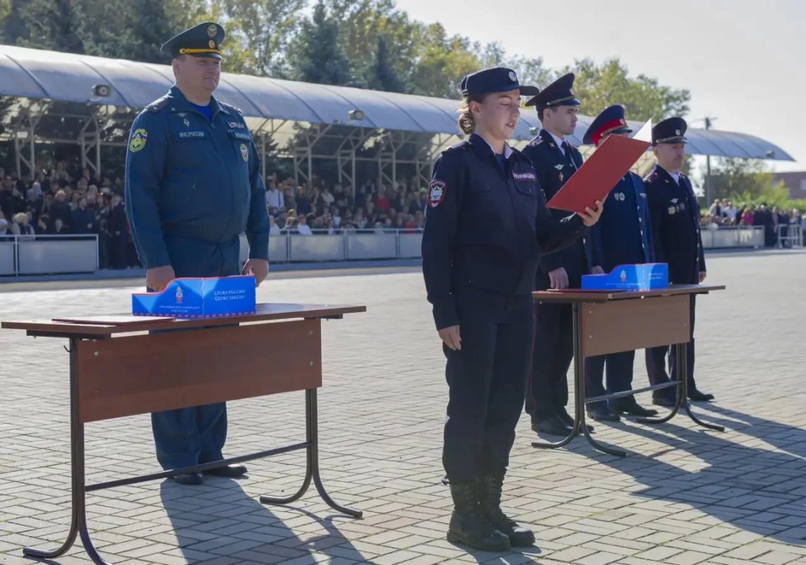 Руководство Главного управления стало почетными гостями на торжественной церемонии принятия присяги в Краснодарском университете МВД России Руководство Главного управления стало почетными гостями на торжественной церемонии принятия присяги в Краснодарском университете МВД России