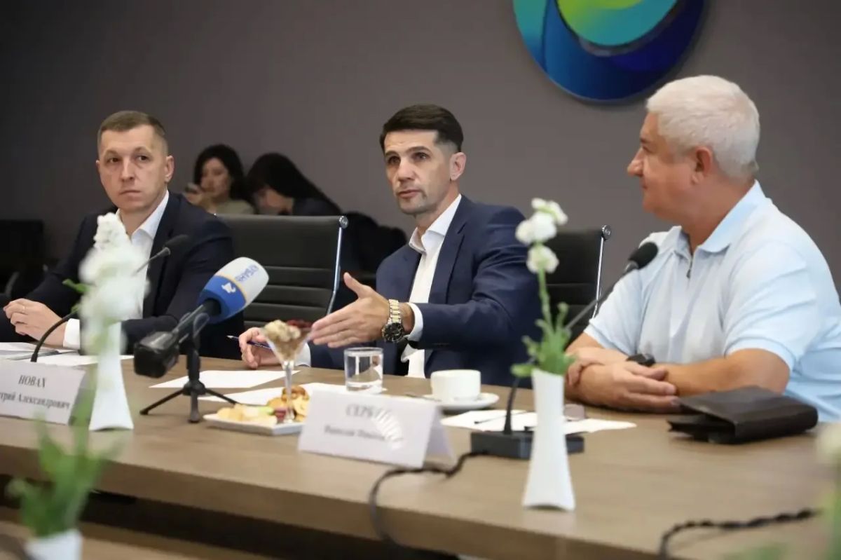 Министр спорта встретился с гребцами Кубани Министр спорта встретился с гребцами Кубани