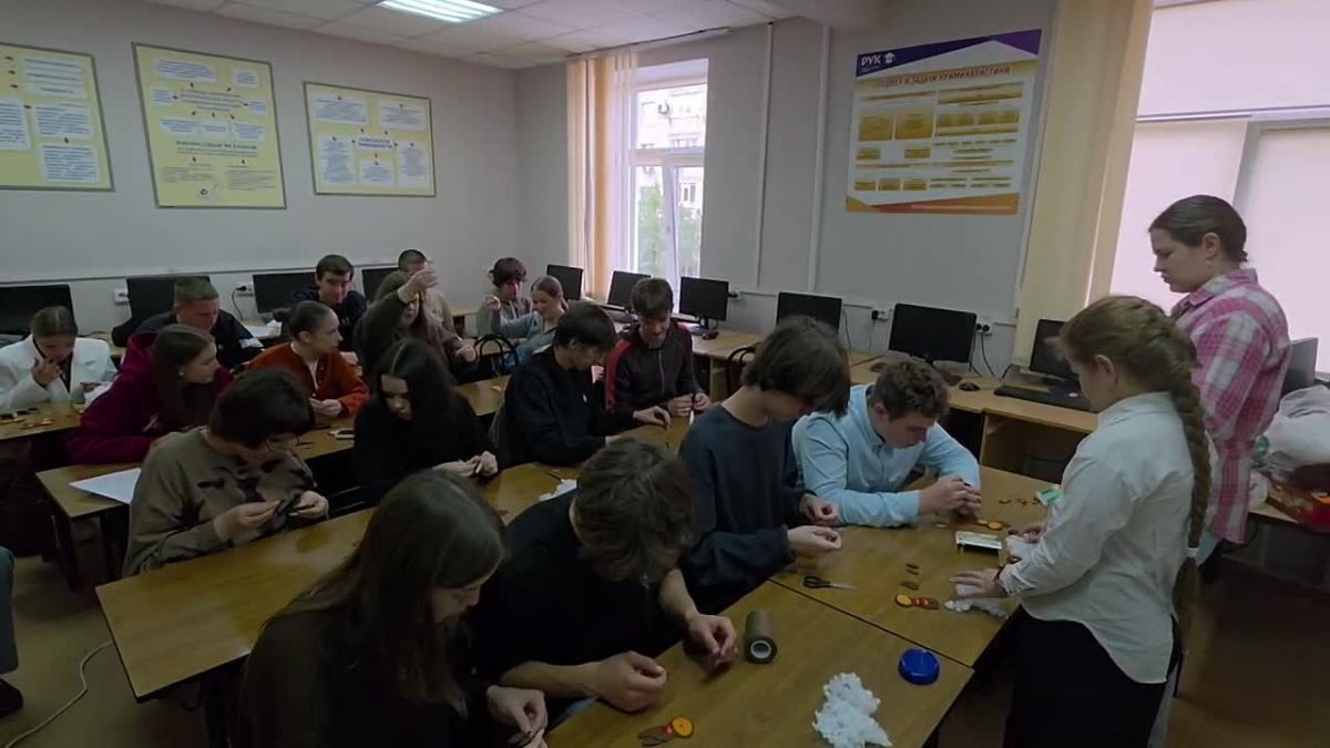 Чебурашка, как талисман. Студенты ККИ РУК объединились, чтобы делом поддержать тех, кто сейчас находится на передовой