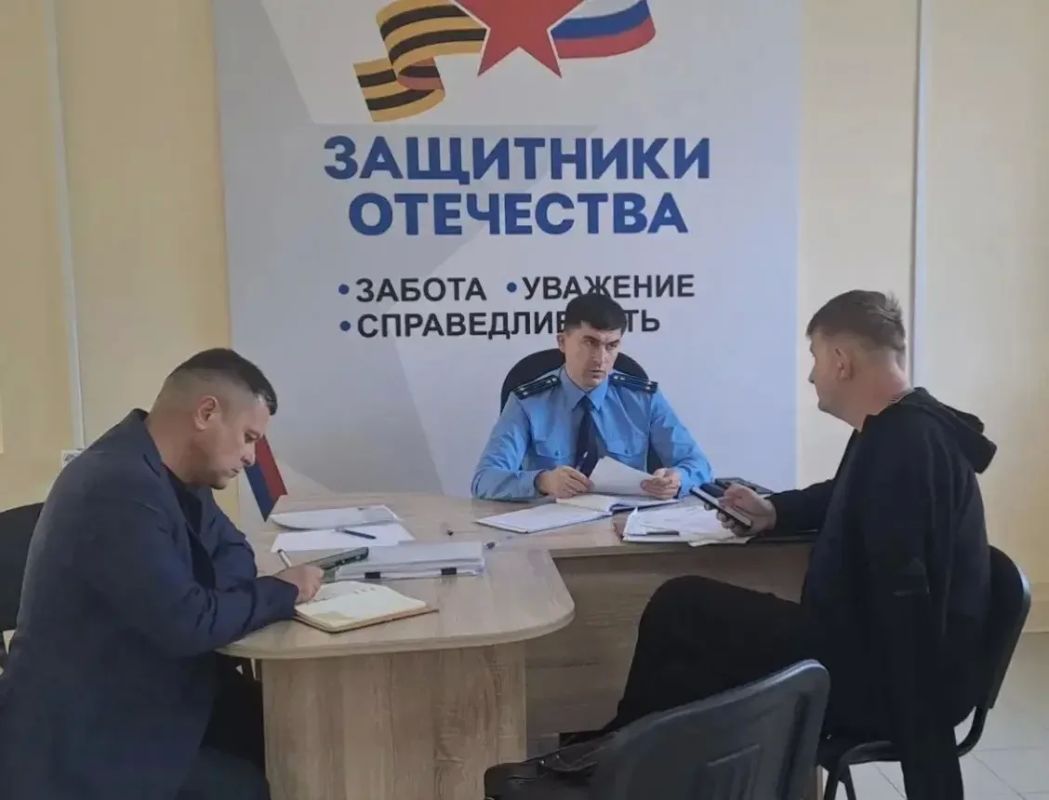 Прокурор Мостовского района Алексей Минаков провёл личный приём в филиале фонда «Защитники Отечества» Прокурор Мостовского района Алексей Минаков провёл личный приём в филиале фонда «Защитники Отечества»