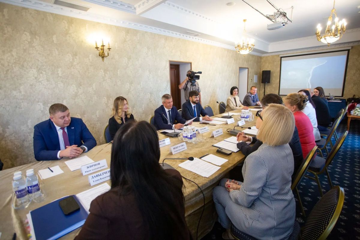 Круглый стол объединил в Анапе руководителей контрольно-счетных палат из разных регионов России Круглый стол объединил в Анапе руководителей контрольно-счетных палат из разных регионов России