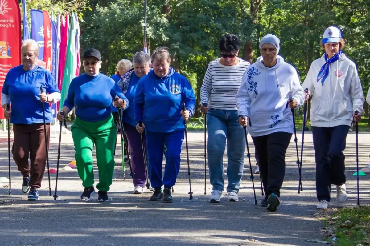 В Краснодаре прошло соревнование по скандинавской ходьбе среди представителей серебряного возраста В Краснодаре прошло соревнование по скандинавской ходьбе среди представителей серебряного возраста