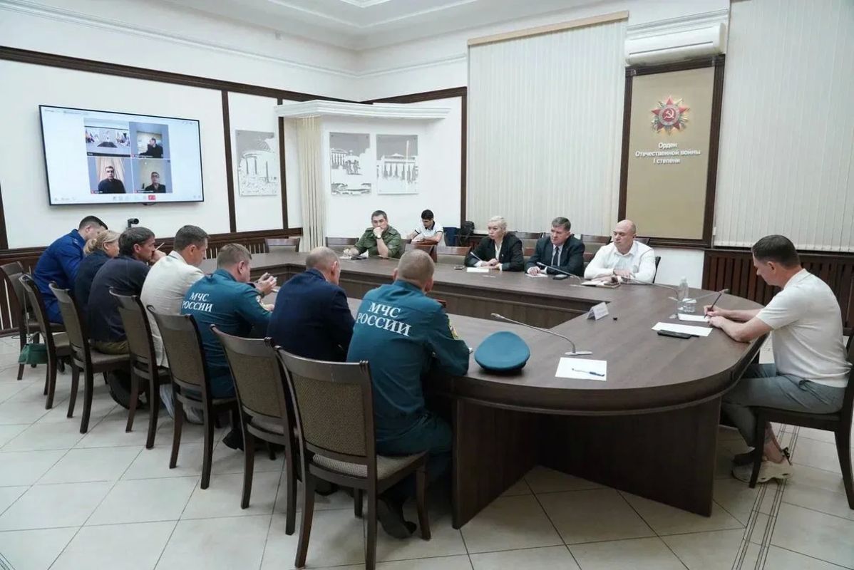 В Сочи временно ограничили доступ на морские набережные и пляжные территории из-за возгорания танкера "Афрамакс Рио", — мэр Прошунин