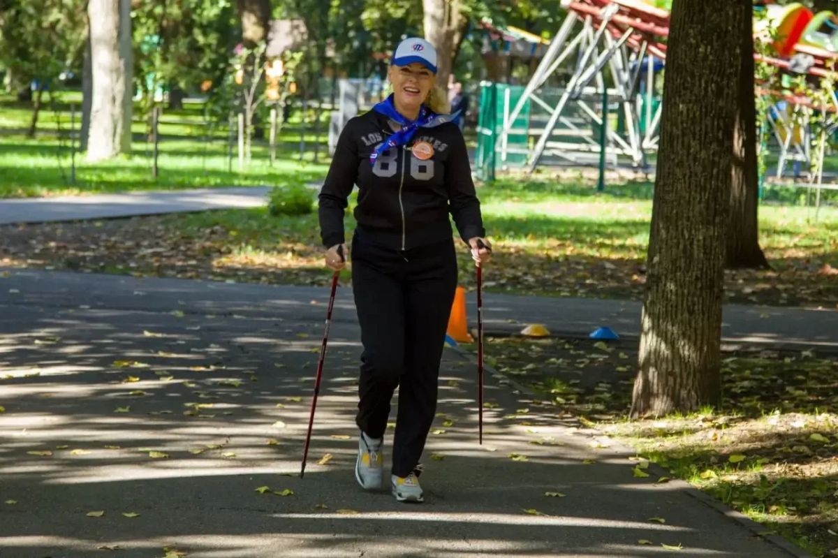 В Краснодаре прошло соревнование по скандинавской ходьбе среди представителей серебряного возраста В Краснодаре прошло соревнование по скандинавской ходьбе среди представителей серебряного возраста