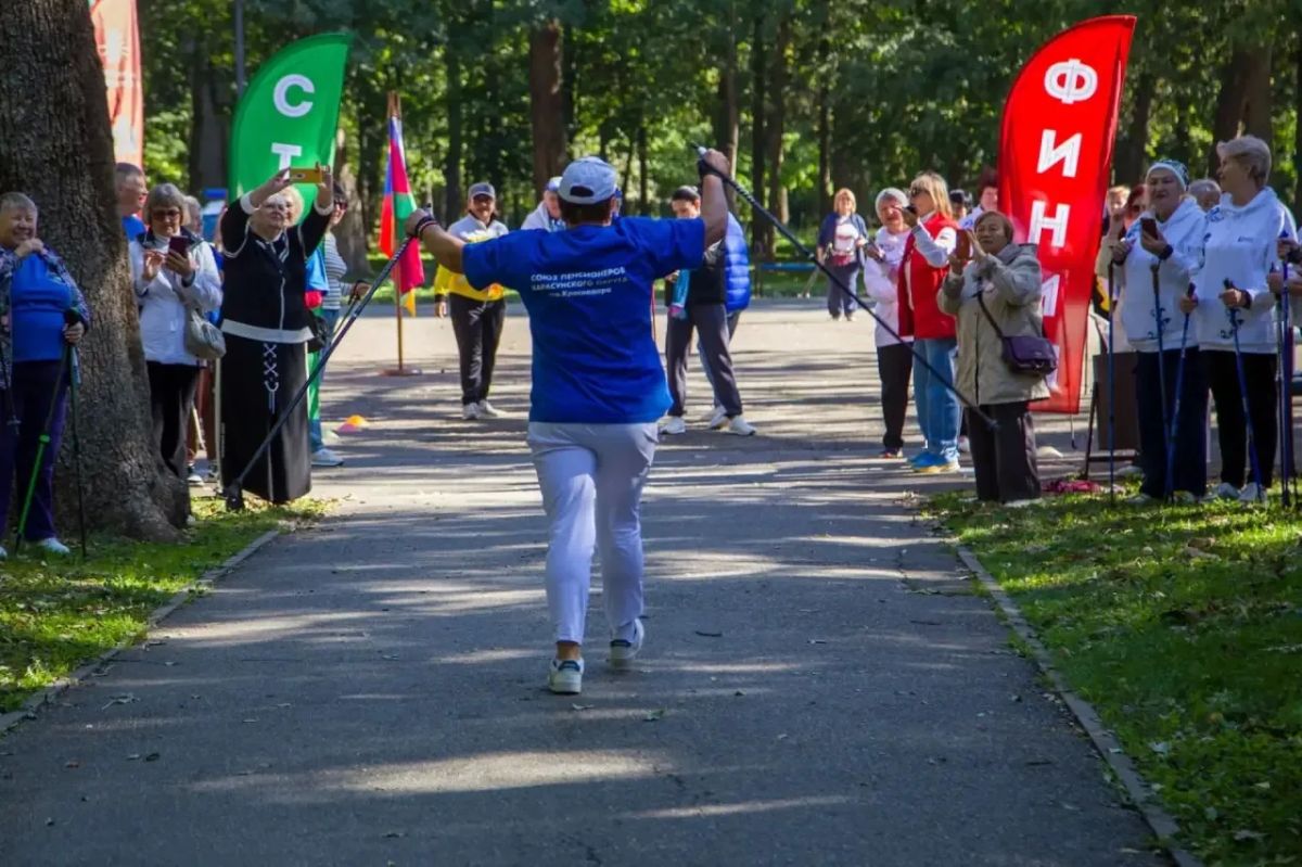 В Краснодаре прошло соревнование по скандинавской ходьбе среди представителей серебряного возраста В Краснодаре прошло соревнование по скандинавской ходьбе среди представителей серебряного возраста