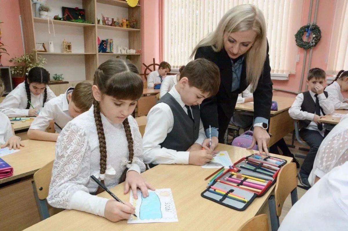Сочинские педагоги вошли в число лучших на всероссийских профессиональных конкурсах Сочинские педагоги вошли в число лучших на всероссийских профессиональных конкурсах