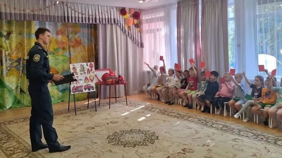 Правила пожарной безопасности для детей с государственным инспектором МЧС России