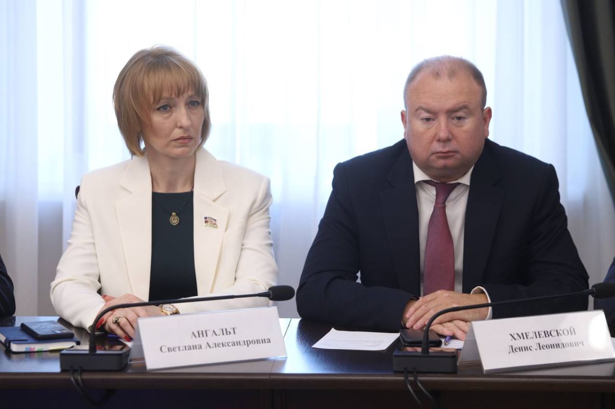 Председатель ЗСК Юрий Бурлачко провел еженедельную депутатскую планерку Председатель ЗСК Юрий Бурлачко провел еженедельную депутатскую планерку