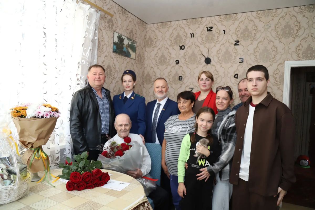 Прокуратура Крыловского района поздравила единственного участника Великой Отечественной войны в районе с 99-летием
