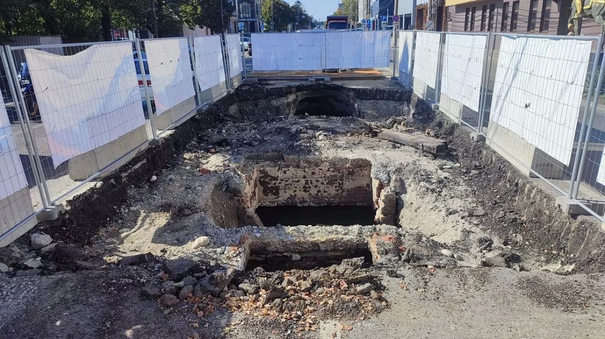 Срок ремонта коллектора на Красных Партизан увеличился до четырёх месяцев Срок ремонта коллектора на Красных Партизан увеличился до четырёх месяцев