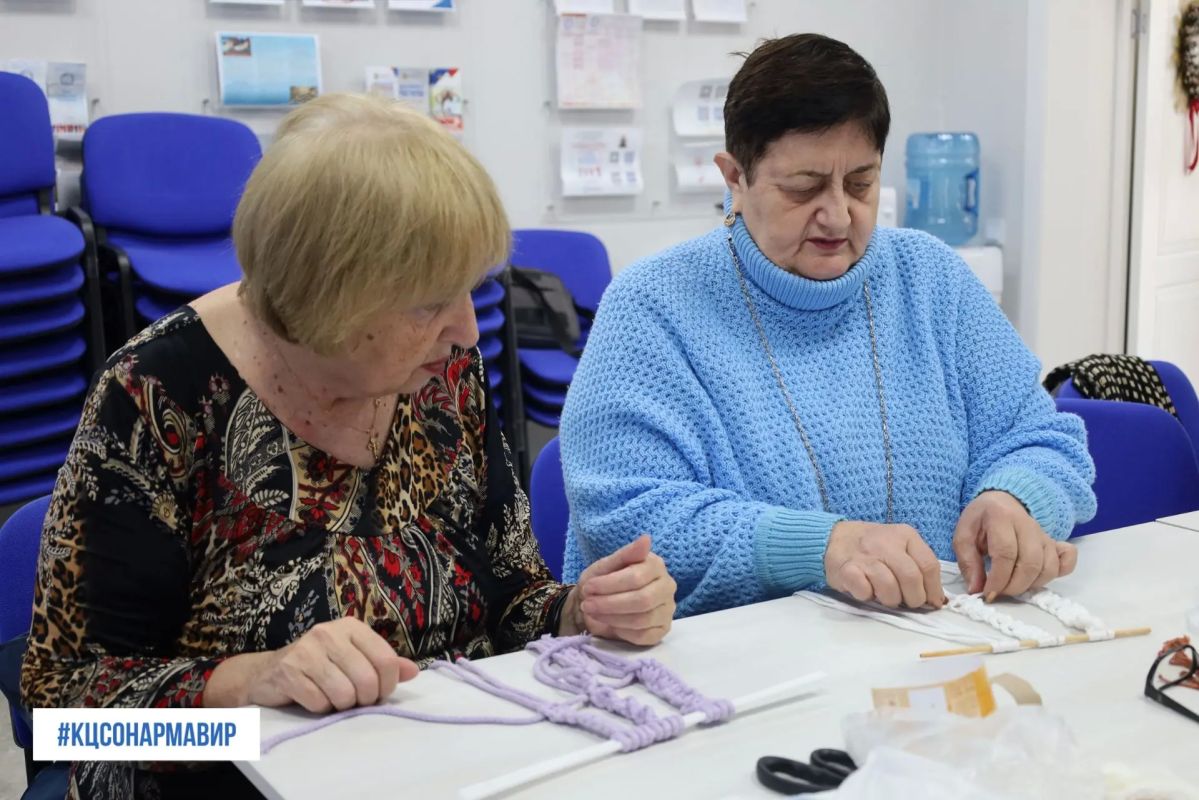 В АРМАВИРЕ УЧАСТНИЦЫ ЦЕНТРА АКТИВНОГО ДОЛГОЛЕТИЯ ОСВОИЛИ ИСКУССТВО МАКРАМЕ В АРМАВИРЕ УЧАСТНИЦЫ ЦЕНТРА АКТИВНОГО ДОЛГОЛЕТИЯ ОСВОИЛИ ИСКУССТВО МАКРАМЕ
