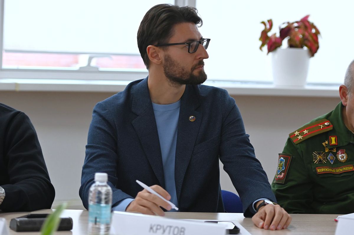 Лев Крутов: 600 страниц в текстовом эквиваленте — столько информации из разных источников ежедневно потребляет современный молодой человек