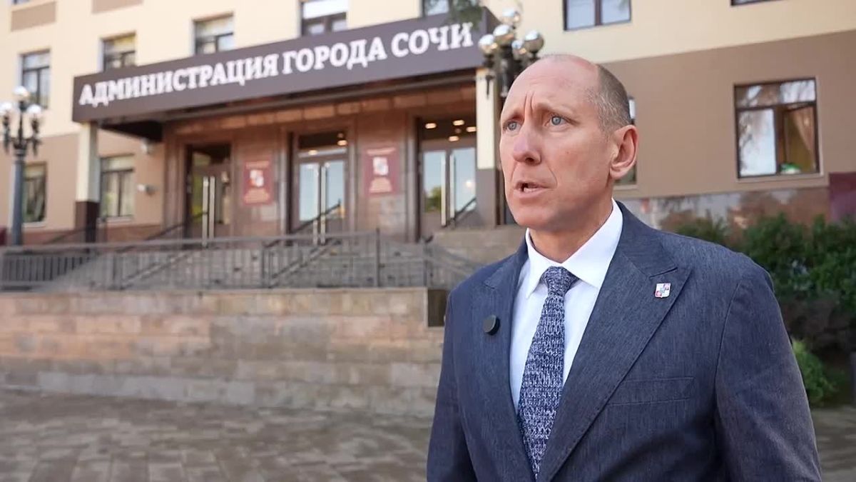 Заместитель главы города Сочи Сергей Сомко о результатах мониторинга состояния пляжной полосы и морской акватории