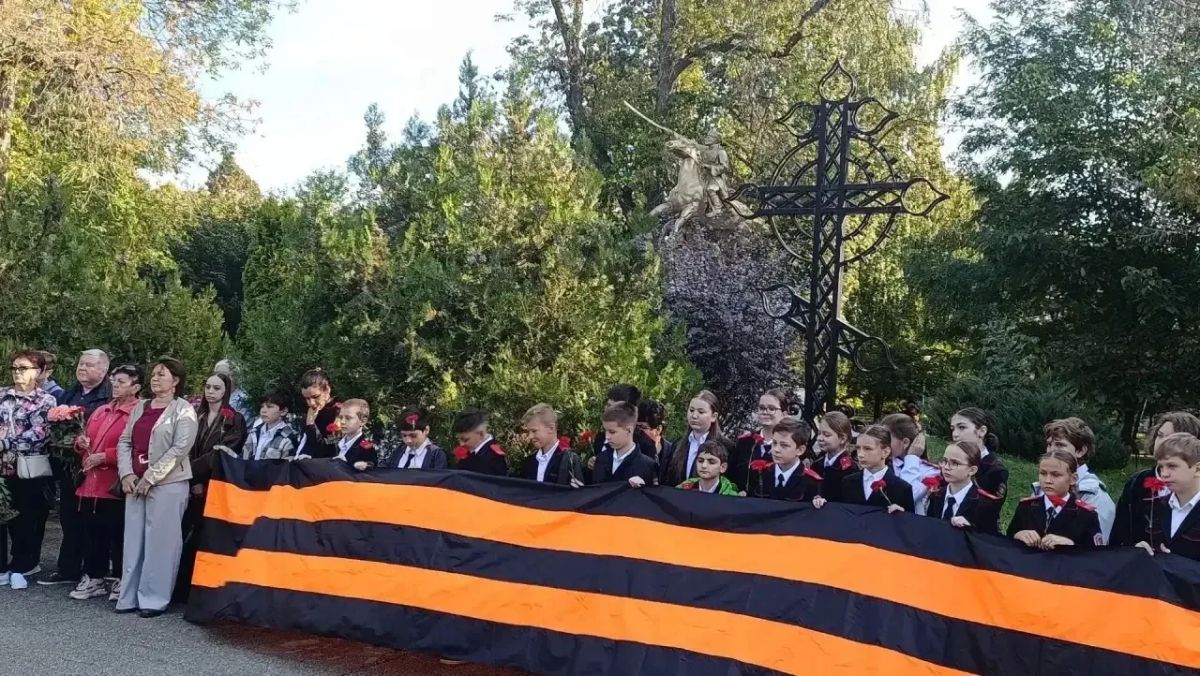 В Краснодаре прошли возложения цветов в честь 83-й годовщины освобождения Кубани от немецко-фашистских захватчиков В Краснодаре прошли возложения цветов в честь 83-й годовщины освобождения Кубани от немецко-фашистских захватчиков