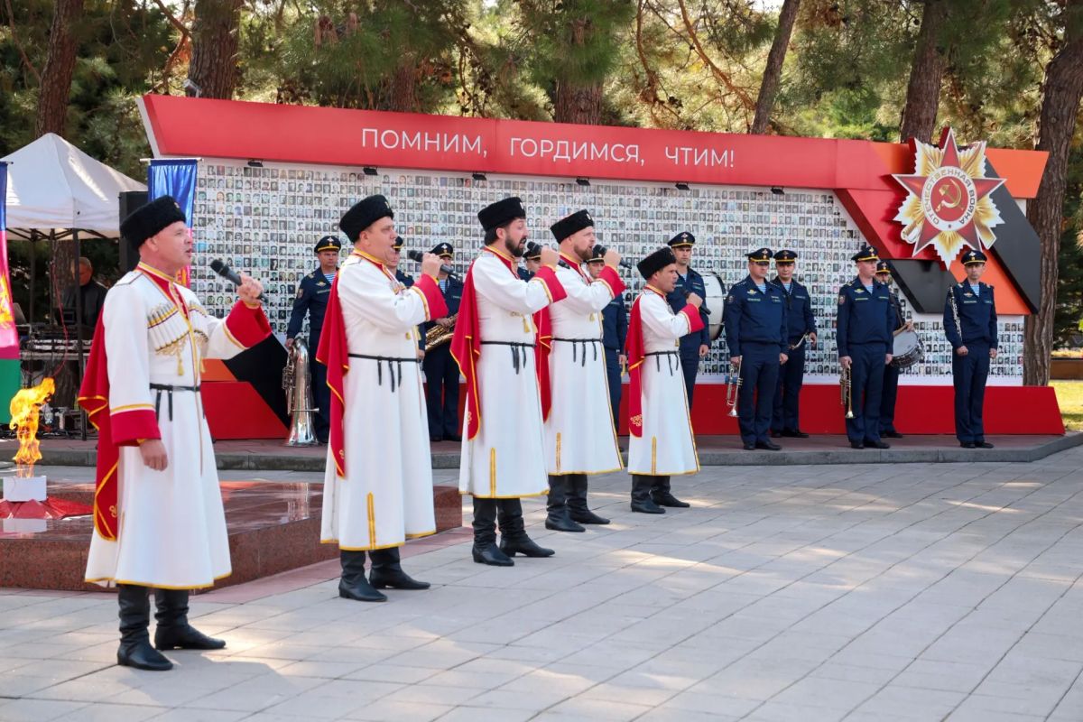 Алексей Богодистов: Вместе с молодежью, участниками специальной военной операции, руководителями правоохранительных органов и силовых структур, активом города и депутатом Государственной Думы Дарьей Дьяковой принял участие в... Алексей Богодистов: Вместе с молодежью, участниками специальной военной операции, руководителями правоохранительных органов и силовых структур, активом города и депутатом Государственной Думы Дарьей Дьяковой принял участие в...