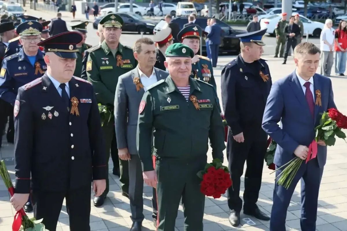 В Краснодаре прошли возложения цветов в честь 83-й годовщины освобождения Кубани от немецко-фашистских захватчиков В Краснодаре прошли возложения цветов в честь 83-й годовщины освобождения Кубани от немецко-фашистских захватчиков