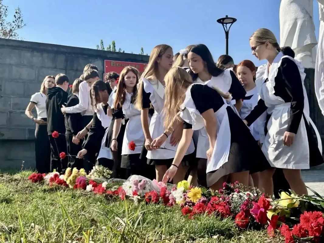 В Краснодаре прошли возложения цветов в честь 83-й годовщины освобождения Кубани от немецко-фашистских захватчиков В Краснодаре прошли возложения цветов в честь 83-й годовщины освобождения Кубани от немецко-фашистских захватчиков