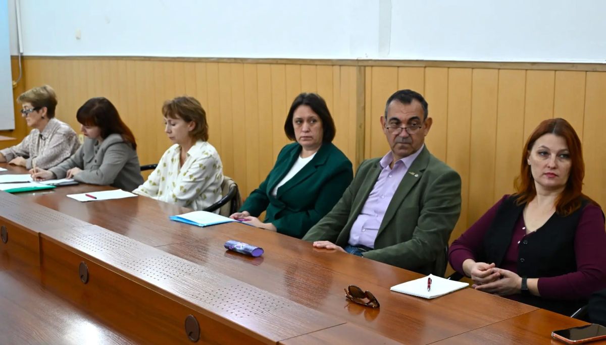 Сегодня состоялось заседание территориальной трёхсторонней комиссии по регулированию социально-трудовых и связанных с ними экономических отношений Ейского района Сегодня состоялось заседание территориальной трёхсторонней комиссии по регулированию социально-трудовых и связанных с ними экономических отношений Ейского района