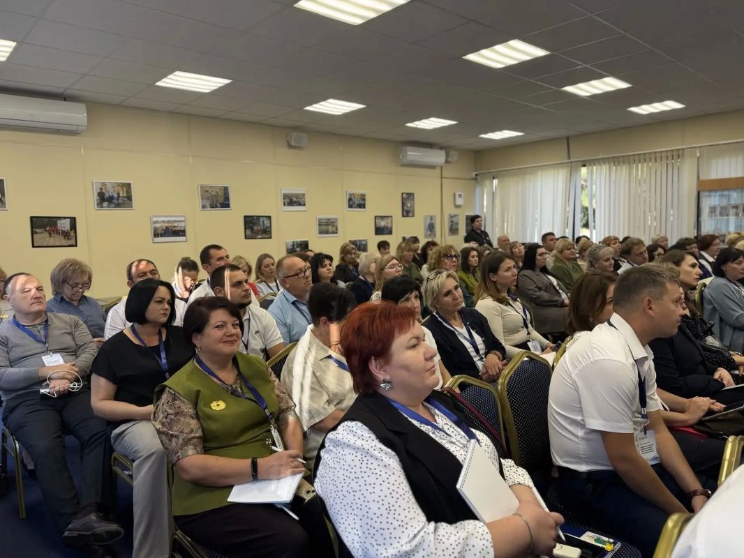 Стартовал первый день форума руководителей школ Краснодарского края! Стартовал первый день форума руководителей школ Краснодарского края!