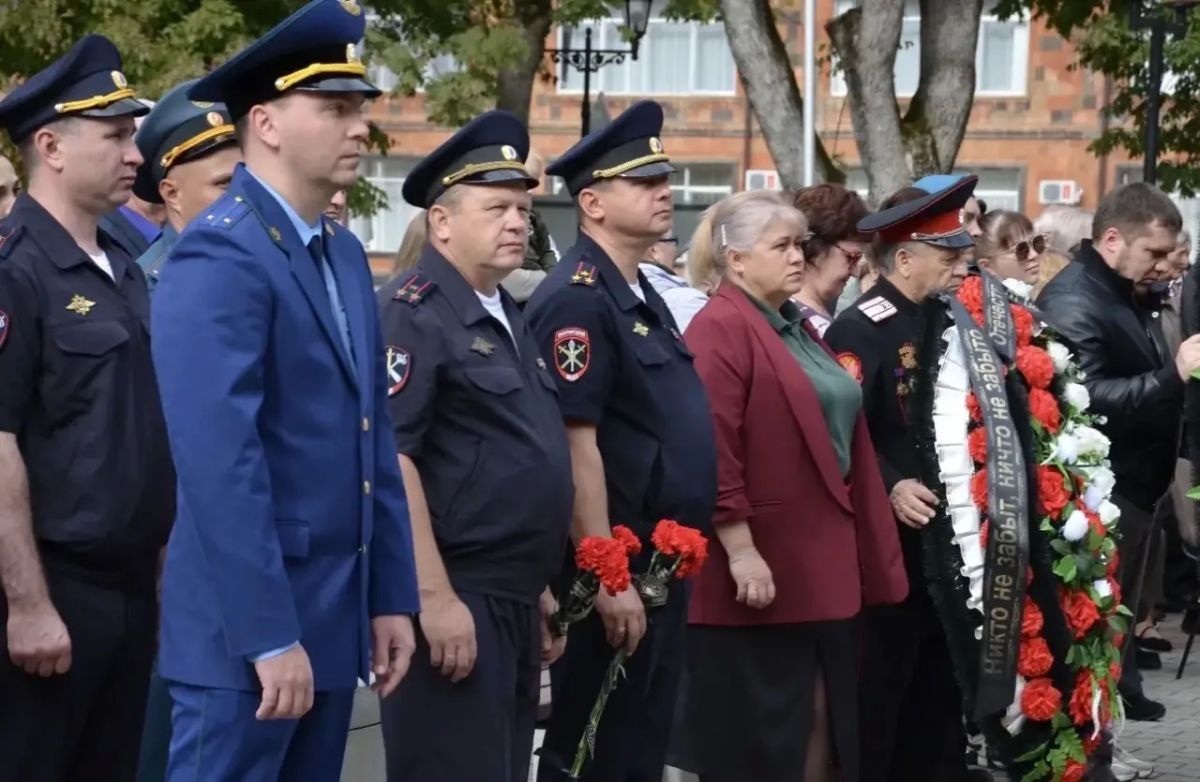 Прокуроры по всему краю приняли участие в памятных мероприятиях, посвящённых 83-й годовщине освобождения Краснодарского края от немецко-фашистских захватчиков и завершения битвы за Кавказ Прокуроры по всему краю приняли участие в памятных мероприятиях, посвящённых 83-й годовщине освобождения Краснодарского края от немецко-фашистских захватчиков и завершения битвы за Кавказ