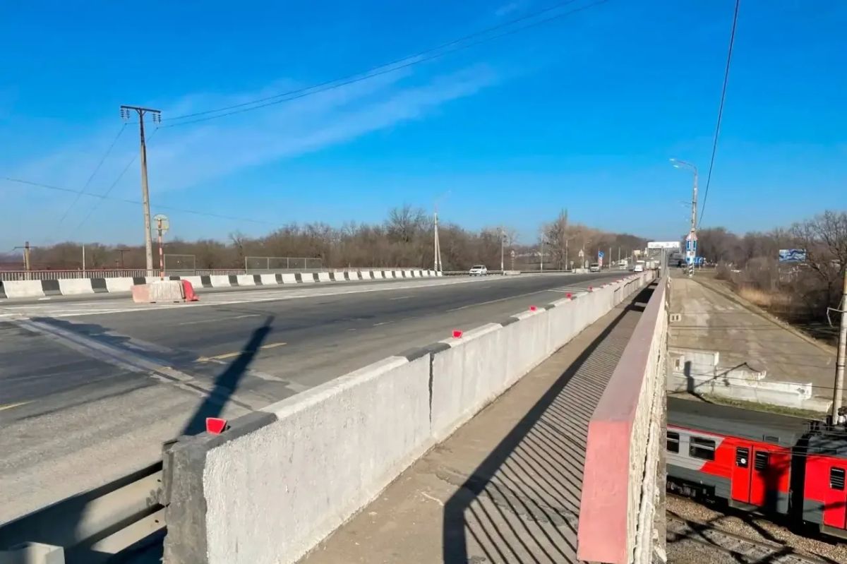Мост через железную дорогу отремонтируют в пригороде Кропоткина Мост через железную дорогу отремонтируют в пригороде Кропоткина