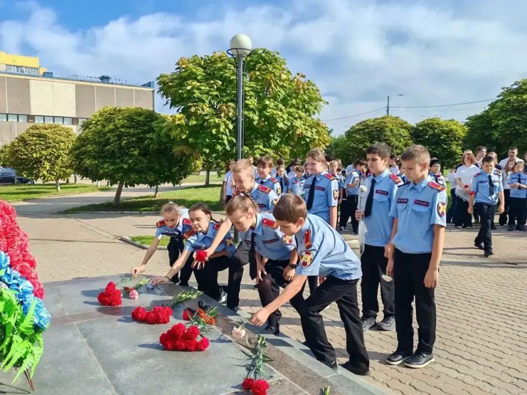 В Краснодаре прошли возложения цветов в честь 83-й годовщины освобождения Кубани от немецко-фашистских захватчиков В Краснодаре прошли возложения цветов в честь 83-й годовщины освобождения Кубани от немецко-фашистских захватчиков