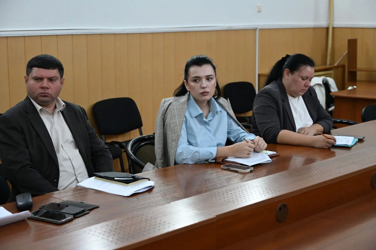 Сегодня состоялось заседание территориальной трёхсторонней комиссии по регулированию социально-трудовых и связанных с ними экономических отношений Ейского района Сегодня состоялось заседание территориальной трёхсторонней комиссии по регулированию социально-трудовых и связанных с ними экономических отношений Ейского района