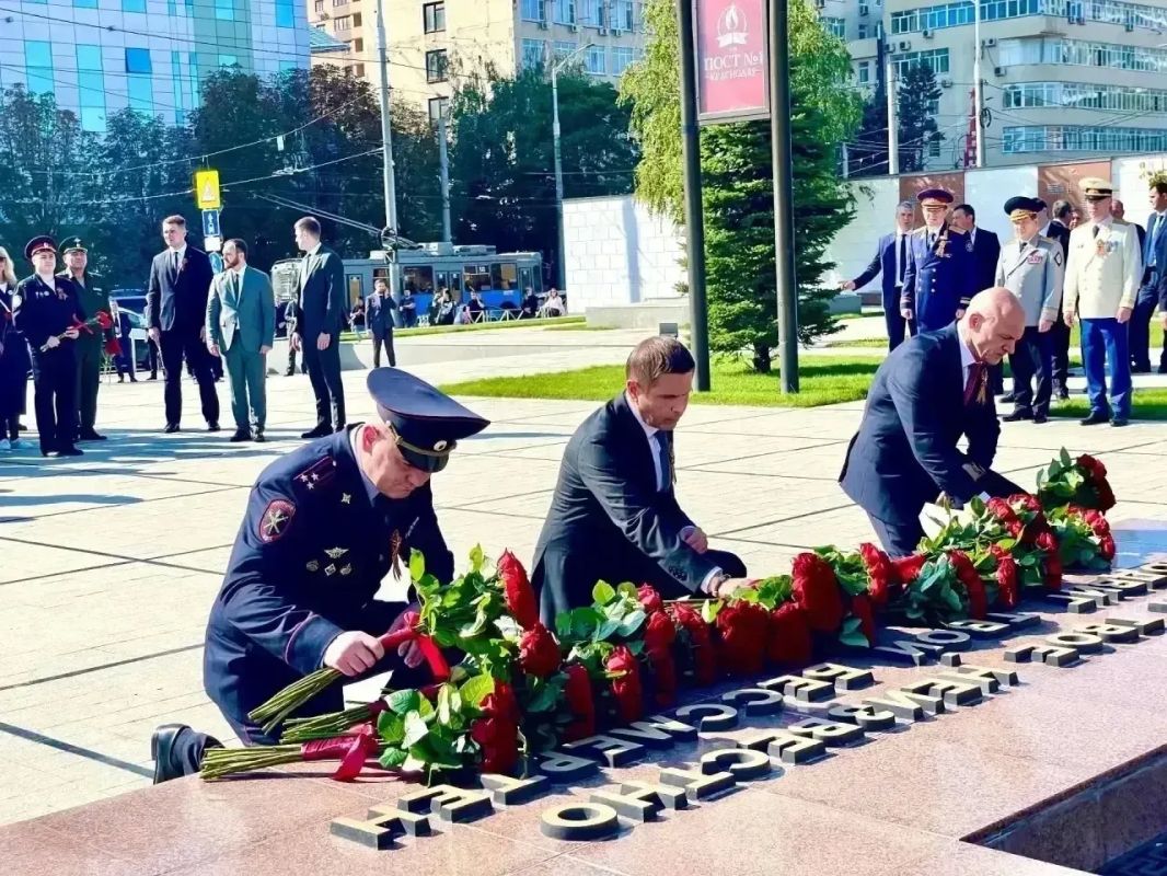 В Краснодаре прошли возложения цветов в честь 83-й годовщины освобождения Кубани от немецко-фашистских захватчиков В Краснодаре прошли возложения цветов в честь 83-й годовщины освобождения Кубани от немецко-фашистских захватчиков