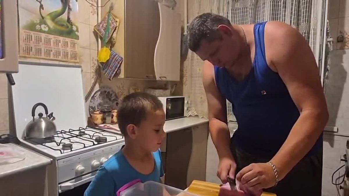 Про этого папу даже сняли репортаж!