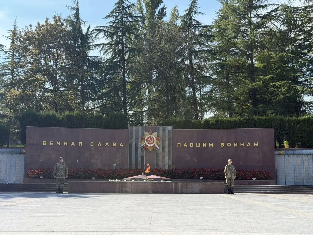 Сотрудники Сочинского филиала Росгранстроя почтили память героев Битвы за Кавказ Сотрудники Сочинского филиала Росгранстроя почтили память героев Битвы за Кавказ