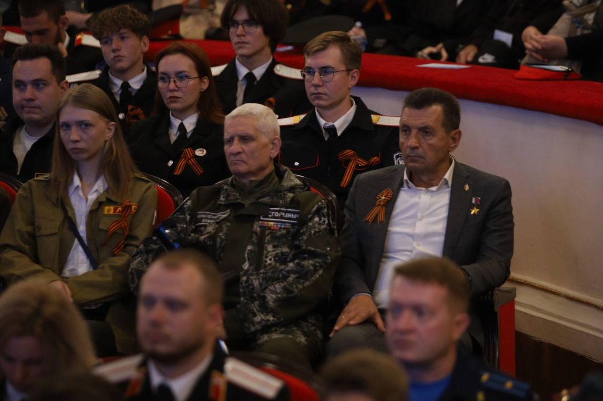 Губернатор региона Вениамин Кондратьев и председатель ЗСК Юрий Бурлачко поздравили кубанцев с 83-й годовщиной освобождения края от немецко-фашистских захватчиков и завершения Битвы за Кавказ в ходе торжественного мероприятия... Губернатор региона Вениамин Кондратьев и председатель ЗСК Юрий Бурлачко поздравили кубанцев с 83-й годовщиной освобождения края от немецко-фашистских захватчиков и завершения Битвы за Кавказ в ходе торжественного мероприятия...