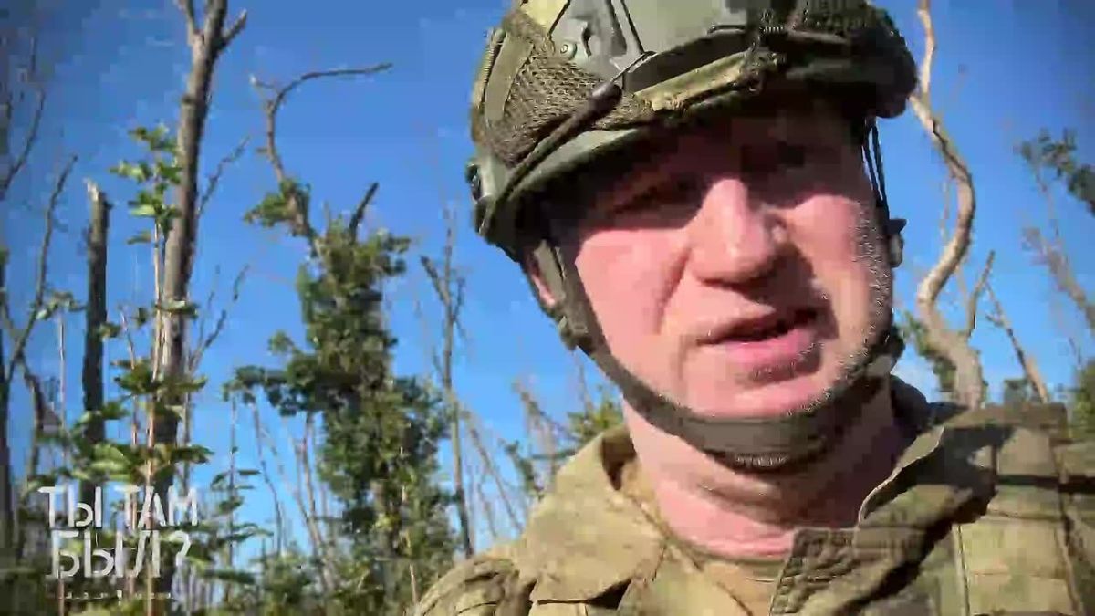 Павел Кукушкин: Снова выходим на «тропу здоровья» с бойцами Дикой Дивизии Донбасса позывными «Варламом» и «Сочи», мониторя небо на предмет вражеских «птичек», не забывая наслаждаться красотой осенней природы Русского Донбасса