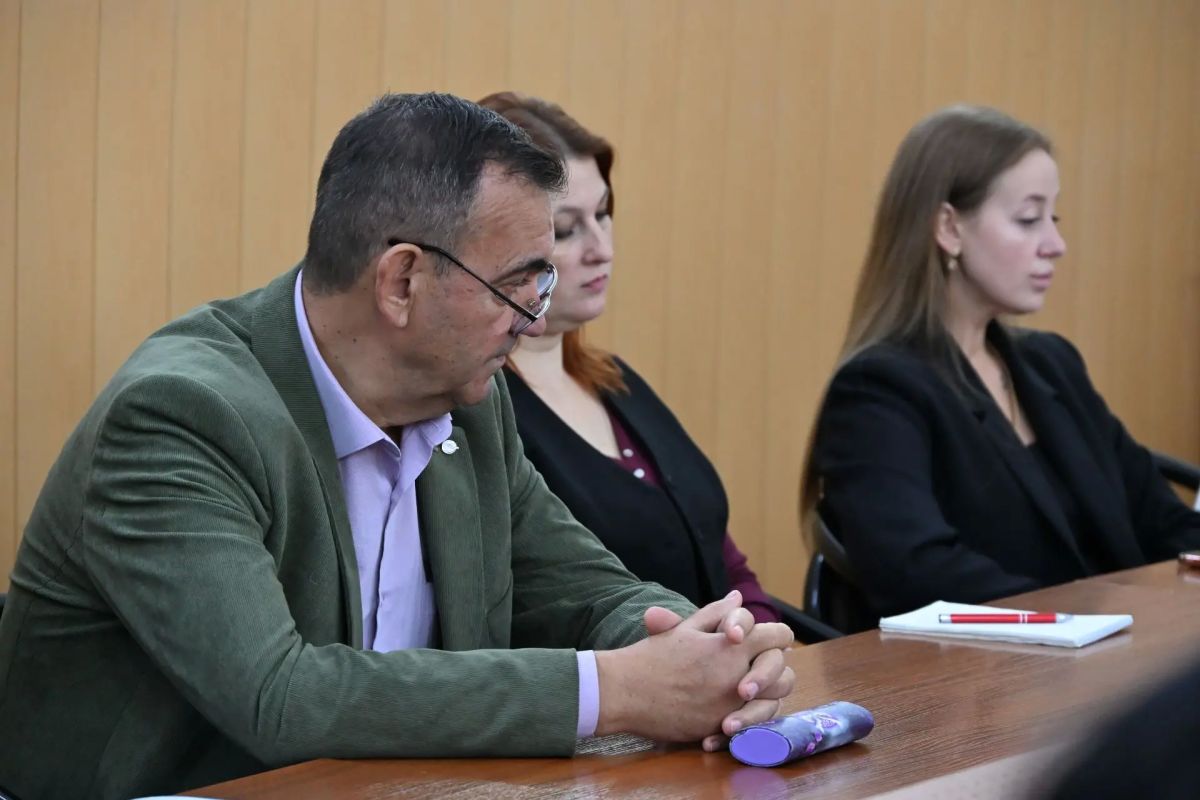 Сегодня состоялось заседание территориальной трёхсторонней комиссии по регулированию социально-трудовых и связанных с ними экономических отношений Ейского района Сегодня состоялось заседание территориальной трёхсторонней комиссии по регулированию социально-трудовых и связанных с ними экономических отношений Ейского района